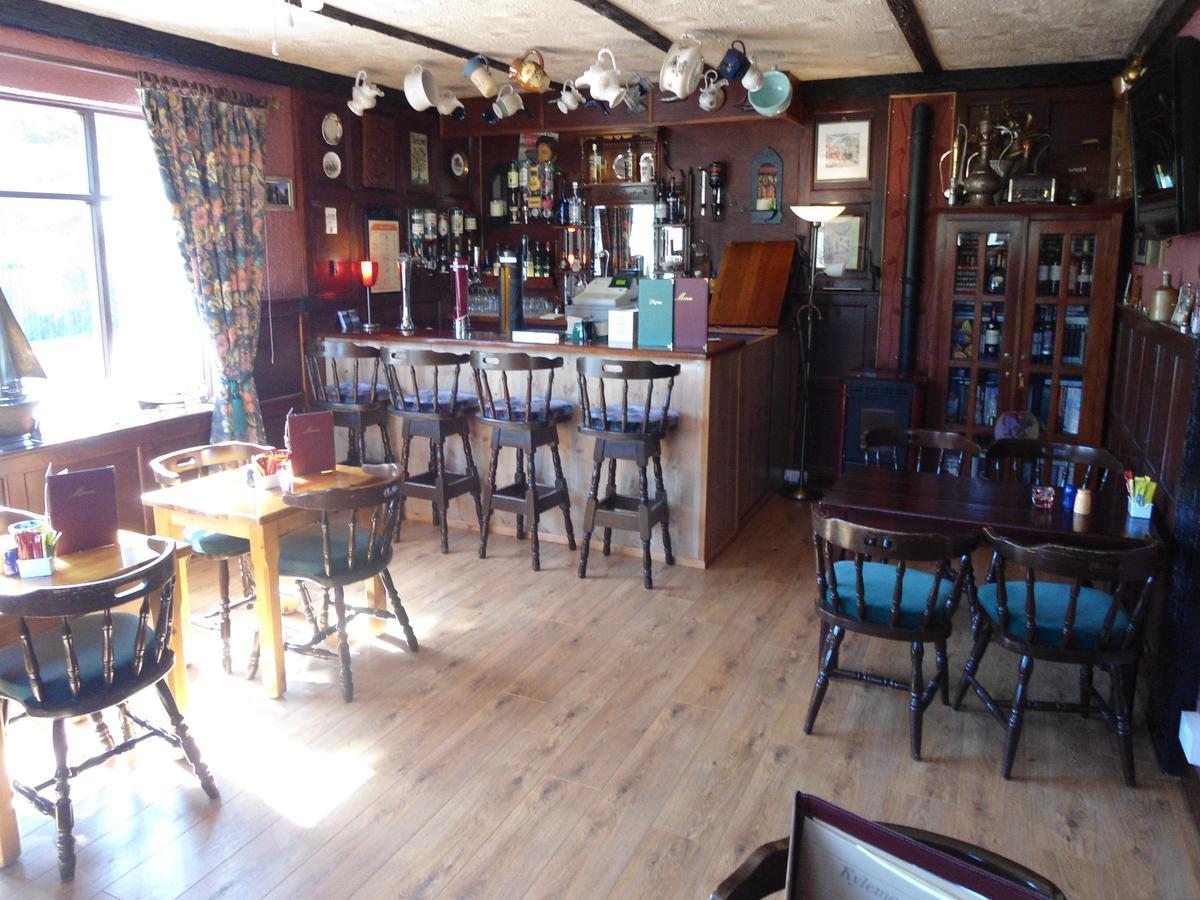 Kylemore Pass Hotel